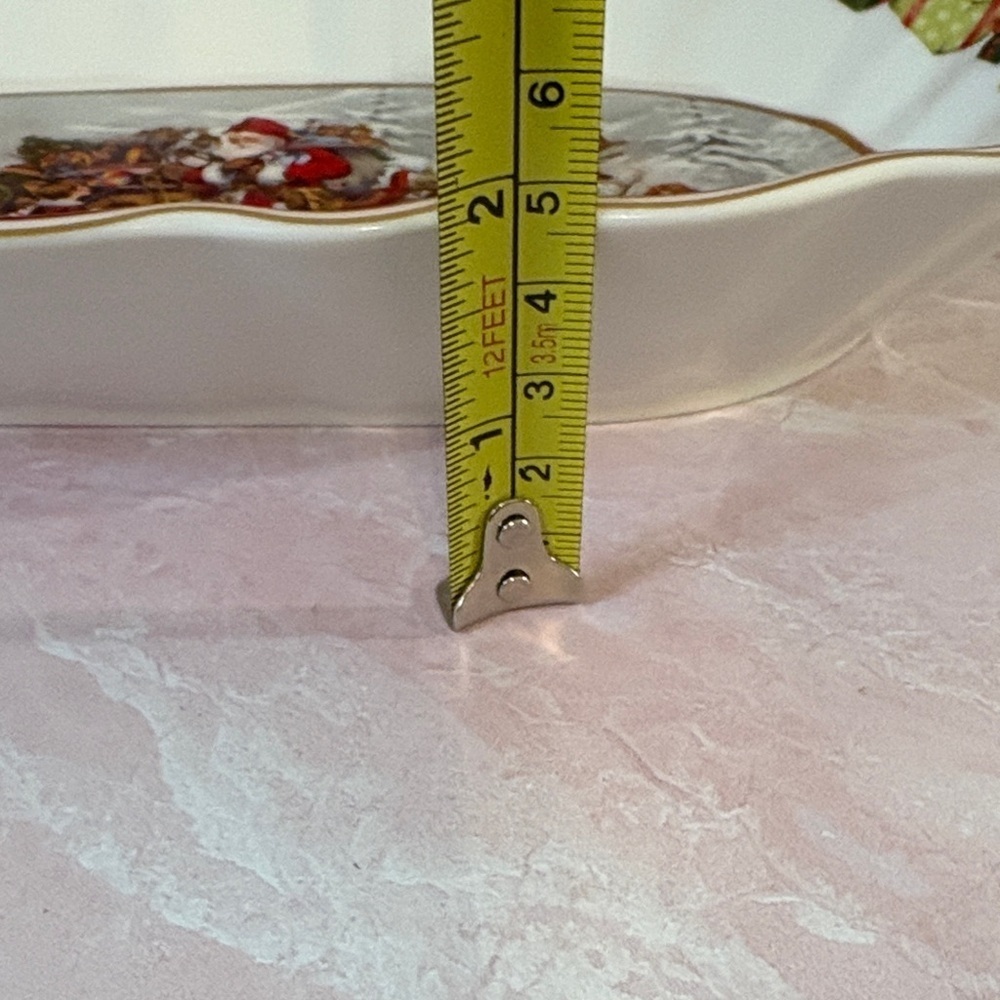 Villeroy & Boch Red and White Holiday “Toy’s Fantasy” Scalloped Serving Dish - Picture 5 of 5